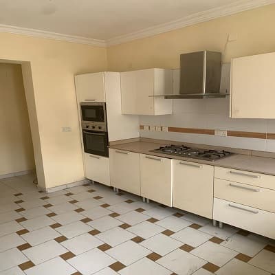 3 bedroom luxurious apartment - Image 1